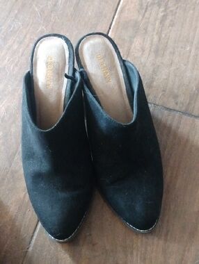 Old Navy Black Pointed Suede Slip-On Mules